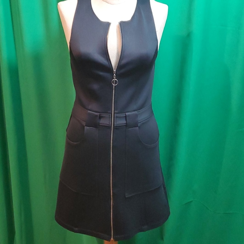 Sexy black dress!